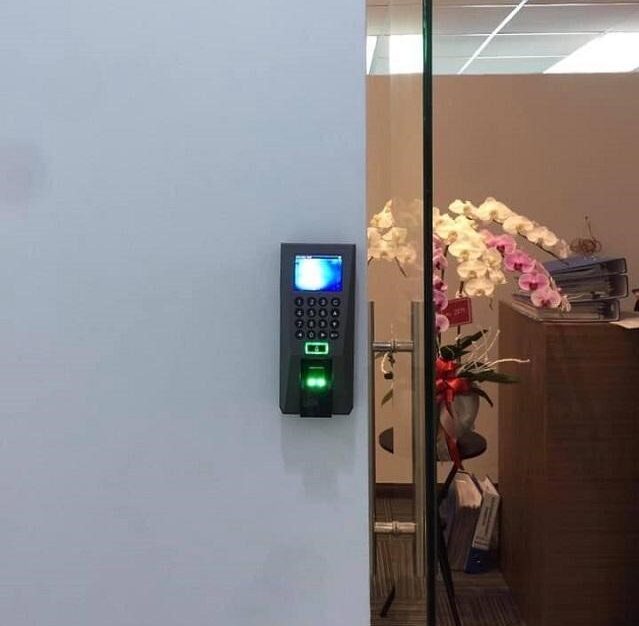 Máy chấm công tích hợp kiểm soát cửa ra vào Máy chấm công tích hợp kiểm soát cửa ra vào