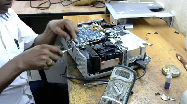 Lựa chọn TFT bạn hoàn toàn có thể an tâm khi sửa máy chiếu Lựa chọn TFT bạn hoàn toàn có thể an tâm khi sửa máy chiếu
