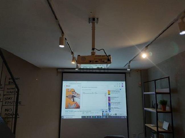 Máy Chiếu Treo Trần: Kinh Nghiệm Chọn Mua, Lắp Đặt Đơn Giản 6 Máy Chiếu Treo Trần: Kinh Nghiệm Chọn Mua, Lắp Đặt Đơn Giản