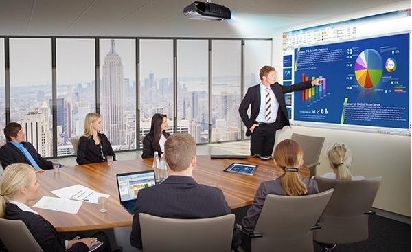 Hướng Dẫn Cách Khắc Phục Lỗi Máy Chiếu bị Màu Vàng Hiệu quả 7 May-chieu-bi-mau-1